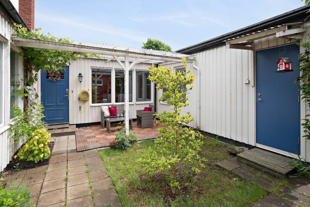 Nybyggd terrass uterum hus. Beckomberga Eneby Spånga