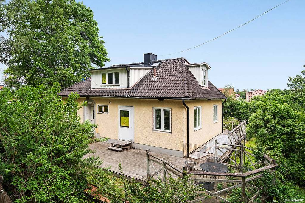 Renovering gammalt tak med kupor / betongpannor. Jakobsberg Järfälla